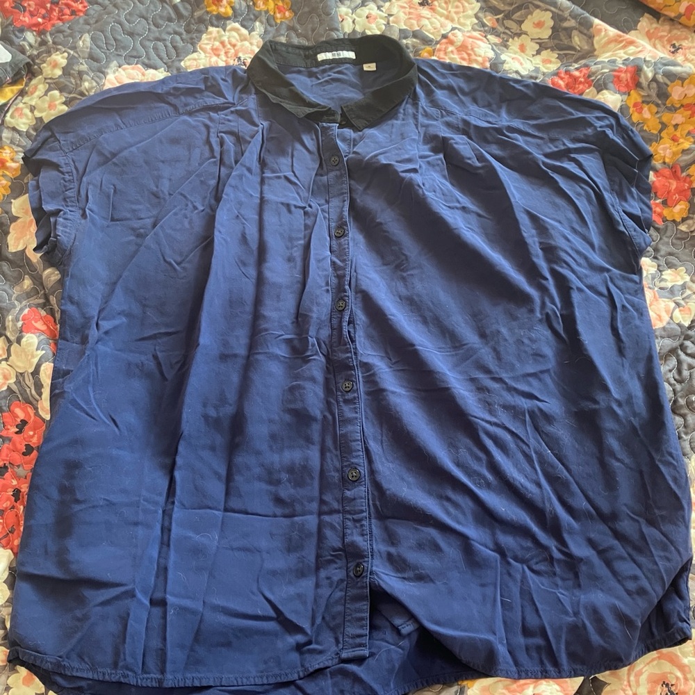 Uniqlo Navy and Black button up shirt